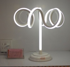 WT настольная лампа (2 цвета LED)
