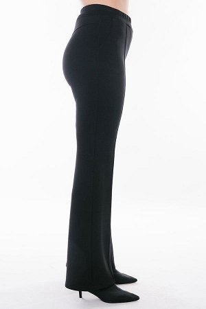 Брюки Комфортная модель брюк без застежки из современной трикотажной ткани НЕОПРЕН. Детали: спереди по передней половинке застроченные стрелки, имитация гульфика, по бокам карманы , сзади кокетка. В п