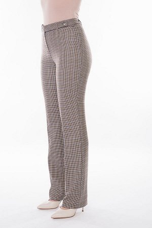 Брюки Элегантная модель брюк со стрелками, на фигурном поясе с цельнокроенным хлястиком и незначительным клешем от колена. Детали: спереди застежка на молнию и пуговицу, боковые карманы. Сзади по прав