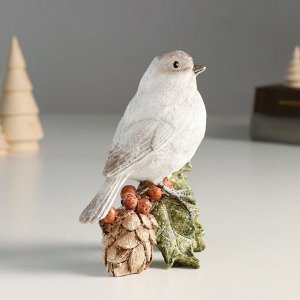Фигурка полистоун «Воробышек на ветке с шишкой и ягодками», 10.5x6x13 см