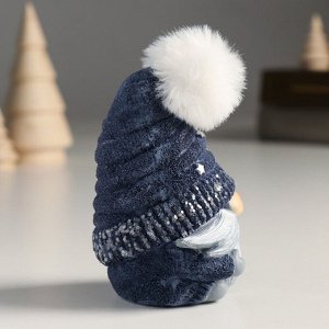 Сувенир полистоун "Дед Мороз в синей шапке со звездами и меховой помпошкой" 6,5х5,5х8,5 см
