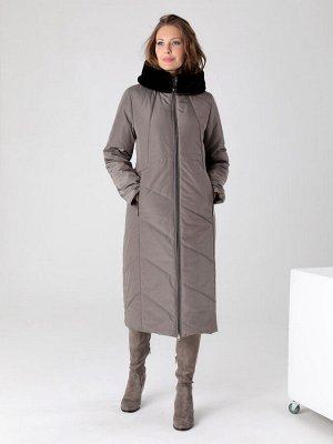Пальто Длинное зимнее пальто полуприлегающего силуэта с втачными рукавами и застежкой на двухзамковую молнию с внутренней ветрозащитной планкой. Отворот втачного капюшона выполнен из  искусственного м