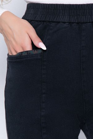 Джинсы Ткань: джинса стрейч.
Состав: 95% хлопок, 5% эластан.
Цвет: чёрный.
Вид застежки: отсутствует.
Силуэт: облегающий.
Карманы: есть.
Длина изделия по боковому шву: 46- 95 см, 48/ 96 см, 50/ 97 см,