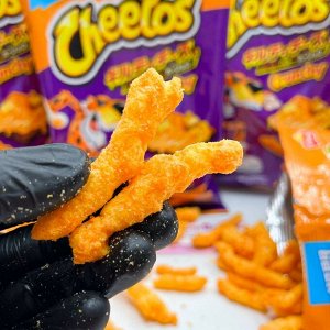 Cheetos Crunchy Cheese & Beef 65g - Японские Кранчи Читос. Говядина с сыром