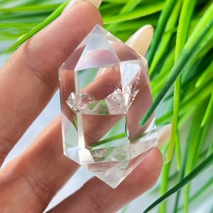 Кристалл двухконечный из Горного Хрусталя
