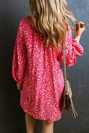 Розовое мини-платье с флористическим принтом и V-образным вырезом