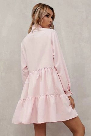 Розовое многоярусное платье с воротником "стойка" и длинным рукавом