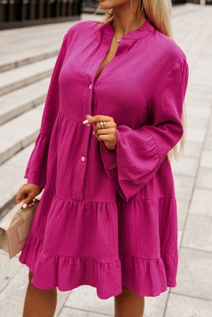 Розовое многоярусное платье-рубашка с расклешенным рукавом