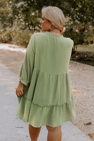 Зеленое короткое платье плюс сайз из текстурированной ткани