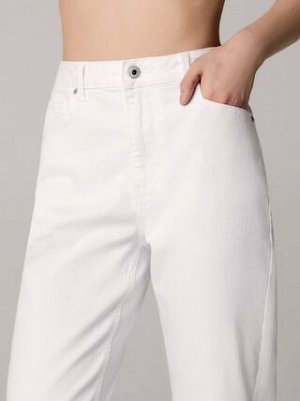 Белые джинсы mom c высокой посадкой