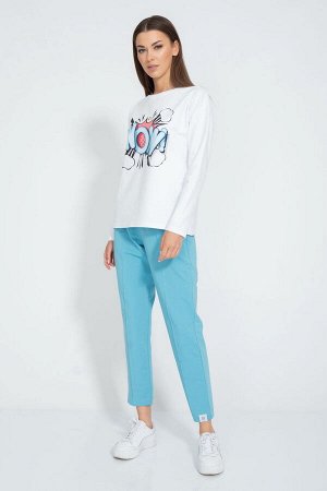 Костюм Костюм Kivviwear 30983109/10 голубой 
Состав: Хлопок-92%; Эластан-8%;
Сезон: Лето
Рост: 170

Спортивный костюм из нежного хлопка с актуальными и современными принтами - это отличный выбор для 