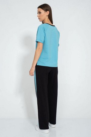 Костюм Костюм Kivviwear 403823063101 голубой 
Сезон: Лето
Рост: 170

Легкий и стильный костюм для летнего сезона, а так же для занятий спортом. Футболка с V-образным вырезом и рукавом реглан подчерки