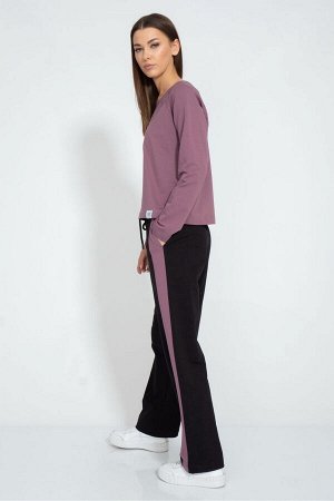 Костюм Костюм Kivviwear 30613063108 пурпурно-серый 
Состав: Хлопок-92%; Эластан-8%;
Сезон: Осень-Зима
Рост: 170

Женский костюм, состоящий из лонгслива с круглым вырезом, рукавом реглан и принтом и б