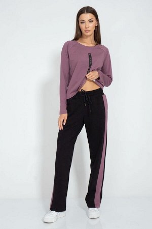 Костюм Костюм Kivviwear 30613063108 пурпурно-серый 
Состав: Хлопок-92%; Эластан-8%;
Сезон: Осень-Зима
Рост: 170

Женский костюм, состоящий из лонгслива с круглым вырезом, рукавом реглан и принтом и б