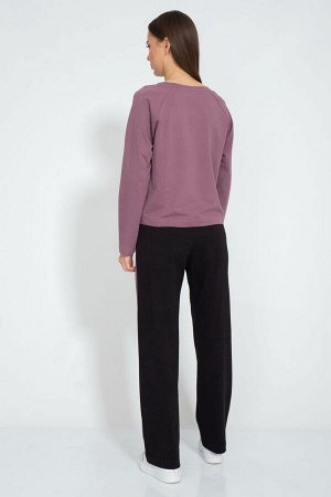 Костюм Костюм Kivviwear 30613063108 пурпурно-серый 
Состав: Хлопок-92%; Эластан-8%;
Сезон: Осень-Зима
Рост: 170

Женский костюм, состоящий из лонгслива с круглым вырезом, рукавом реглан и принтом и б