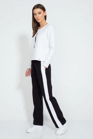 Костюм Костюм Kivviwear 30613063101 белыйчерный 
Состав: Хлопок-92%; Эластан-8%;
Сезон: Осень-Зима
Рост: 170

Женский костюм, состоящий из лонгслива с круглым вырезом, рукавом реглан и принтом и брюк
