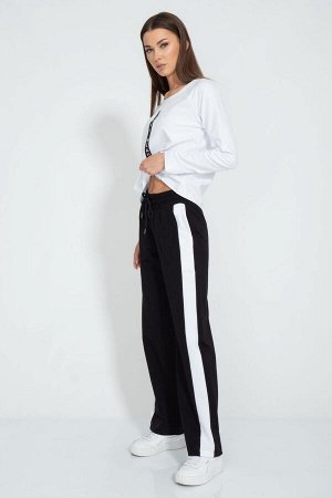 Костюм Костюм Kivviwear 30613063101 белыйчерный 
Состав: Хлопок-92%; Эластан-8%;
Сезон: Осень-Зима
Рост: 170

Женский костюм, состоящий из лонгслива с круглым вырезом, рукавом реглан и принтом и брюк