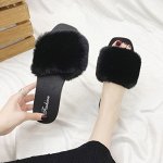 Женские шлепанцы с мехом, цвет черный