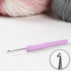 Крючок для вязания, с пластиковой ручкой, d = 5 мм, 14 см, цвет сиреневый
