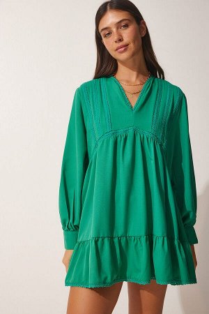 Женское темно-зеленое платье-туника с деталями из гипюра FN03076