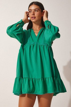 Женское темно-зеленое платье-туника с деталями из гипюра FN03076