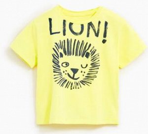 Желтая футболка с надписью Lion