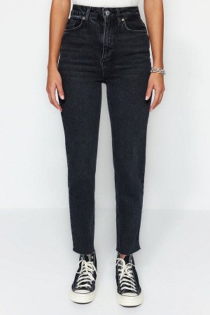 Черные узкие джинсы с высокой талией