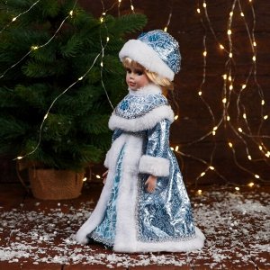 Снегурочка под ёлку «Зимнее волшебство. В шубе с узором-паутинка», 34 см, голубой
