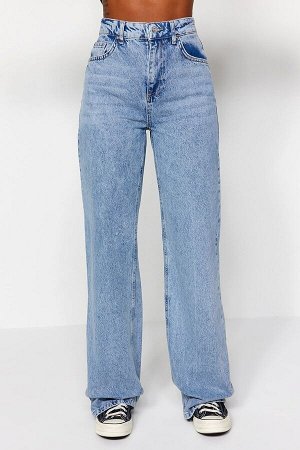 Голубые широкие джинсы с высокой талией