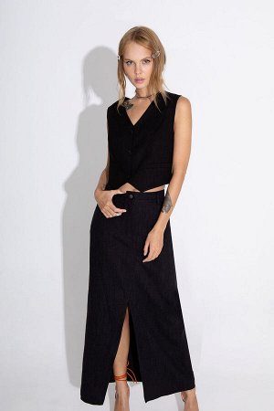 Костюм Костюм Pirs 4550 черный 
Состав: Хлопок-45%; Лён-55%;
Сезон: Лето
Рост: 164

Модель отшивается под заказ. Срок пошива от 3 недель.Текстильный костюм-двойка из укороченного жилета и макси-юбкиД