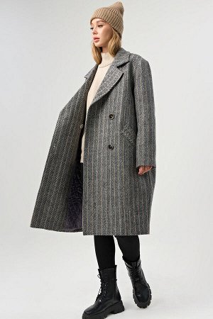 Пальто с утеплителем елочка на сером