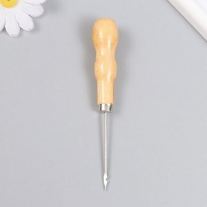 Шило с боковым отверстием дерево, металл, длина иглы 6 см, толщина 0.2 см, 2x2x13 см