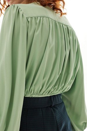 Блуза Рост: 170 Состав: хлопок 76%, полиэстер 22%, спандекс 2% Комплектация блуза Блузка с центральной застежкой на петли и пуговицы, без воротника, с V-образным вырезом горловины. Низ блузки с отрезн
