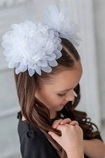 Пышный и красивый бант из капрона на мягкой резинке. Диаметр 15 см.