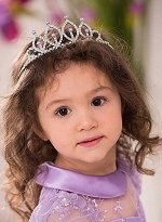 Великолепная диадема Анастасия, декорирована стразами и жемчугом.