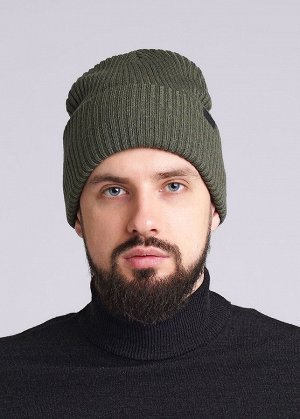 Шапка Артикул поставщика: 423565аш
Состав: 70% акрил, 30% шерсть
Сезон: Осень, Зима
Год: 2023
Страна: Россия

Мужская двойная шапка, ластичного переплетения с отворотом, декорирована логотипом- наши