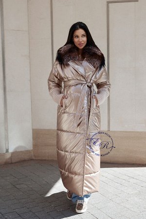 Удлинённое зимнее пальто с мехом