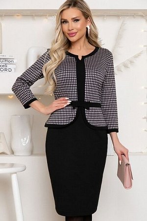 Платье Комбинированное платье из трикотажного полотна.
50% вискоза,45% п/э,5% лайкра