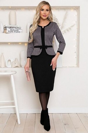 Платье Комбинированное платье из трикотажного полотна.
50% вискоза,45% п/э,5% лайкра
