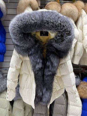 Куртка Пуховик с натуральным мехом, 65 см, утеплен гусиным пухом
Размеры 44,46,48,50,52