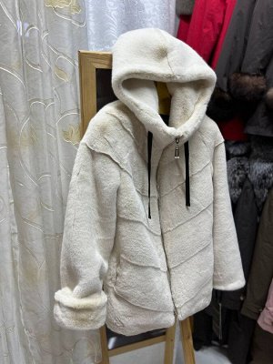Куртка Шубка из эко меха с капюшоном, модель рубашка, 65 см
Размеры 42,44,46,48,50,52