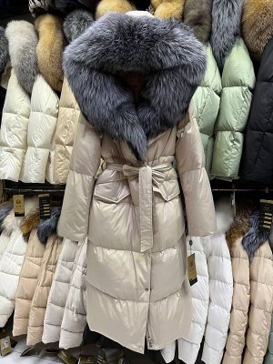 Куртка Пуховик с натуральным мехом чернобурки, 110 см
Мех съемный 
Размеры 42,44,46,48,48,50,52