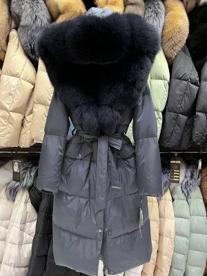 Куртка Пуховик с натуральным мехом чернобурки, 110 см
Мех съемный 
Размеры 42,44,46,48,48,50,52