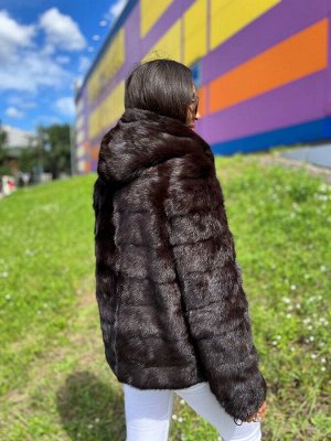 Куртка Шубка из меха дикой норки с капюшоном, цвет шоколад 
Размеры 60,62 90 см
