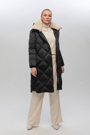 Пальто Пальто женское с меховым воротником.
Модель прямого силуэта со спущенным рукавом ,карманы на уровне талии. Это стильная модель пальто средней длины со съемным меховым воротником на патах и магн