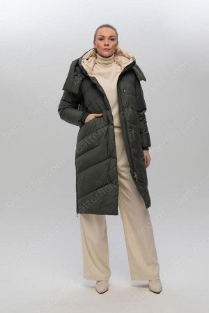 Пальто Длинное пальто с двумя капюшонами.
Современная модель свободного силуэта – двойные бегунки на молнии ,съемный объемный регулируемый капюшон , молнии в боковых швах, удобные большие карманы на м