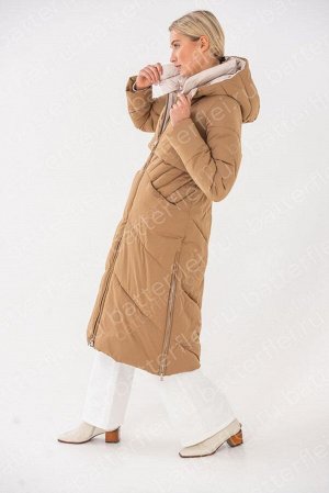 Пальто Пальто с приталенным силуэтом.
Удлиненное приталенное пальто с капюшоном и ветрозащитной съемной стойкой .Брендовая фурнитура, стильный отлет с резинкой по спинке , кулиска по низу , защищающие