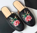 Лоферы без задника декорированы вышивкой Цвет: ЧЕРНЫЙ