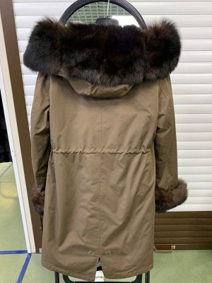 Куртка Парка с натуральным мехом 90 см
Утеплена мехом бобрика и синтепоновой подстёжкой 
Размеры 40,42,44,46,48,50