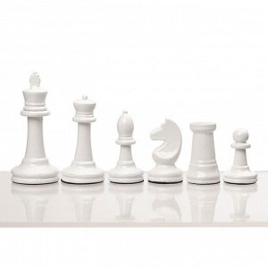 Шахматы турнирные 37 х 37 см, король h-8.8 см d-3.8 см, пешка h-4.2 см d-2.7 см.